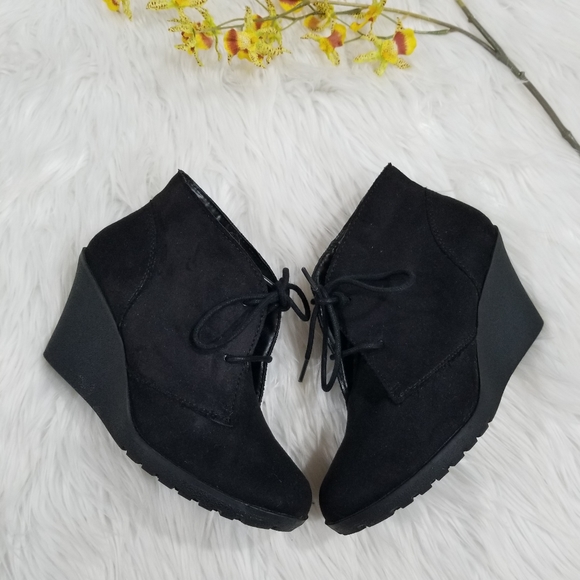 WHITE MOUNTAIN Black Suede Wedge Booties SIZE 8.5M, With Laces. - Picture 3 of 16